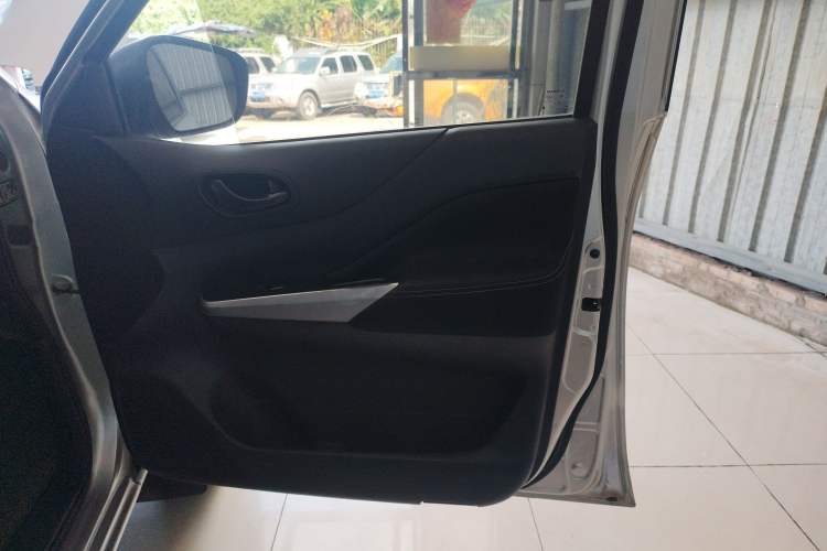 Used Nissan Navara 2017 2.5L Manual 4x4 Standard Edition QR25
