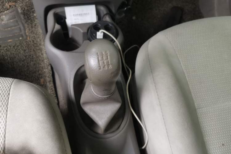 Used Nissan Sunny 2011 1.5XE Manual Comfort Edition Gear Lever
