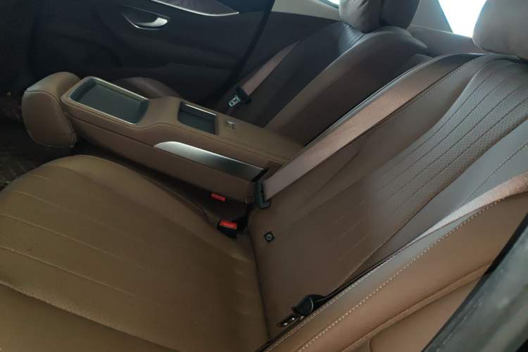 Used Mercedes-Benz E-Class 2023 E 260 L 4MATIC Left Rear Seat