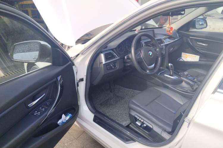 Used BMW 3 Series 2016 320Li Ambition Model
