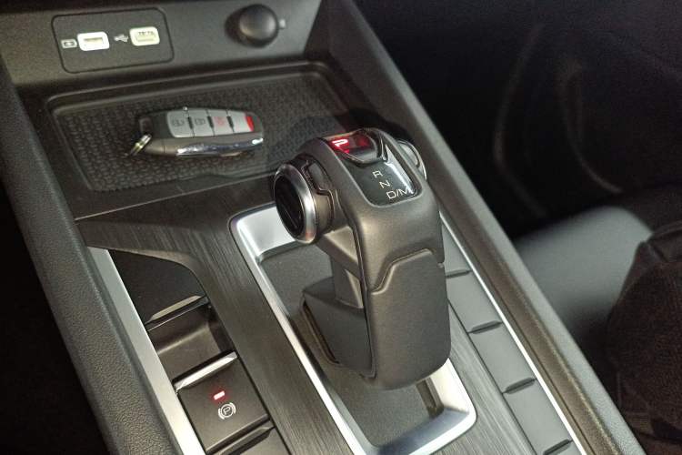 Used Great Wall Poer 2024 2.4T Commercial Version Automatic Diesel 4x4 Elite Edition Gear Lever