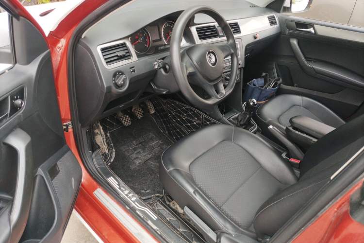 Used Volkswagen Santana 2015 Haval H9 1.6L Manual Comfort Edition Driver Seat