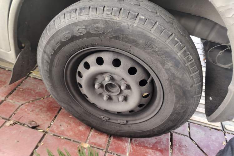 Used CHANGAN KAICHENG Xingguang 4500 2012 1.3L Base Version 4G13S1 Right Front Wheel Hub