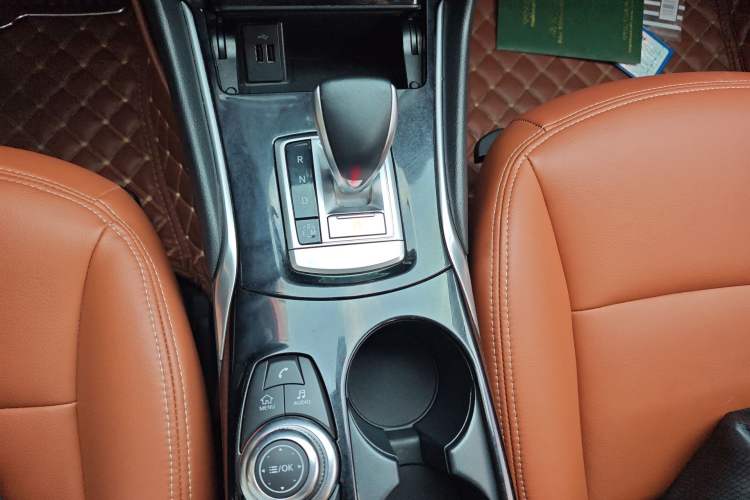 Used Infiniti QX30 2017 1.6T Two-Wheel Drive Fashion Edition Gear Lever