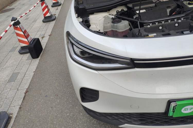 Used Volkswagen ID.4 CROZZ 2021 Long-Range Lite PRO Two-Wheel Drive Version Right Front Headlight