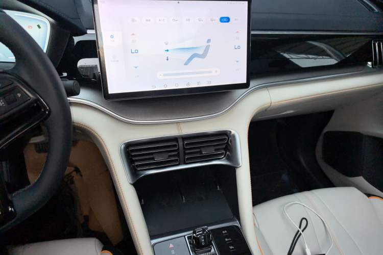 Used BYD Song PLUS New Energy 2023 Champion Edition EV 520KM Prestige Model Audio And AC Panel