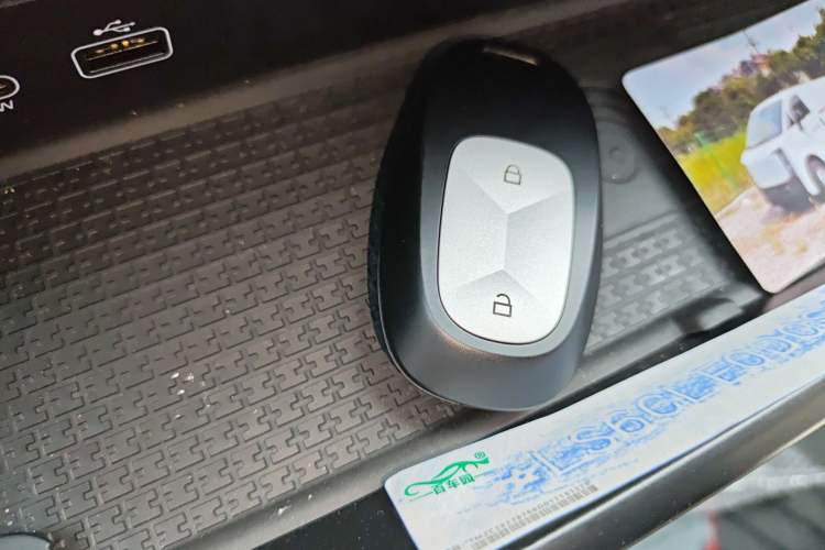 Used CHANGAN KUAYUE Starlight EV 2025 Model 3-Passenger Van, 305 km, Smart Driving Edition Vehicle Key