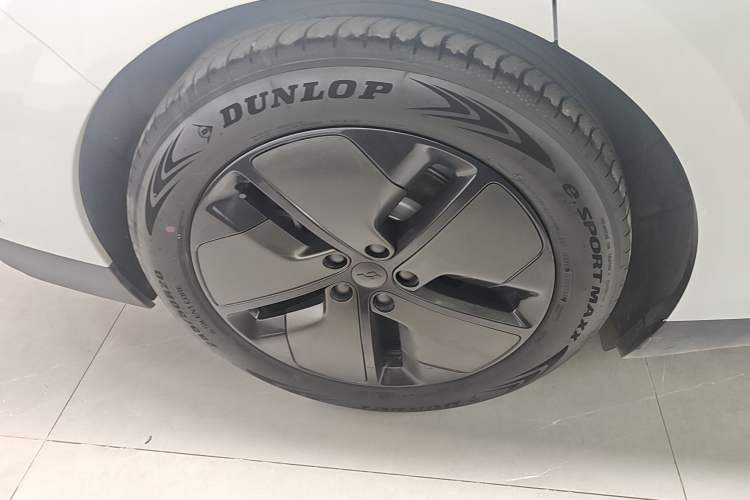 Used Li Auto i6 2025 Model Two-Wheel-Drive Standard Type
