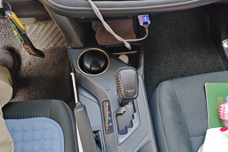 Used Toyota RAV4 2015 2.0L CVT Two-Wheel Drive Fashion Edition Gear Lever