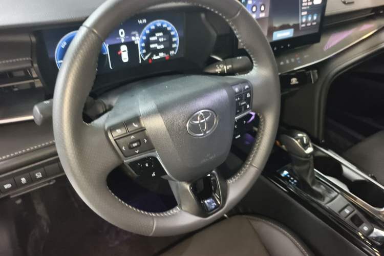 Used Toyota Camry 2026 Model Dual-Engine 2.0HXS Sport Plus Edition Steering Wheel