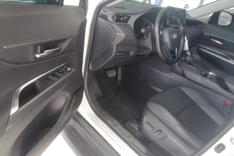 Used Toyota Venza 2023 2.0L CVT Two-Wheel Drive Luxury Edition
