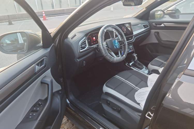 Used Volkswagen T-ROC 2025 Facelifted 300TSI DSG Two-Wheel-Drive Starlight Edition