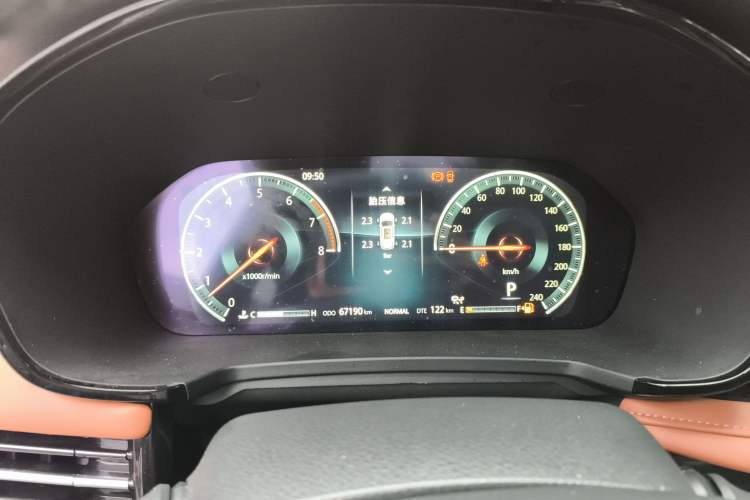 Used Changan CS95 2023 2.0T Two-Wheel Drive Luxury PLUS
