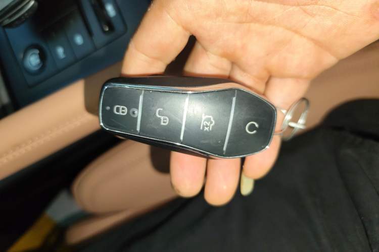 Used BYD Song L EV 2025 Intelligent Driving Version 662 km LiDAR Excellence Edition
