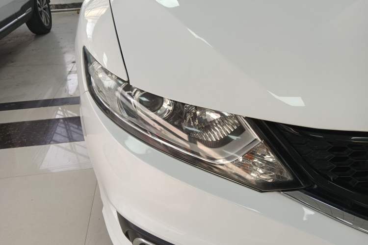 Used Honda Jade 2016 1.8L Automatic Comfort Elite Version 5 Seats Right Front Headlight