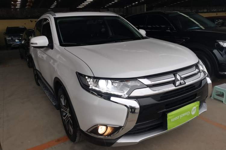 Used Mitsubishi Outlander 2018 2.0L Two-Wheel Drive Glory Edition 5 Seats
