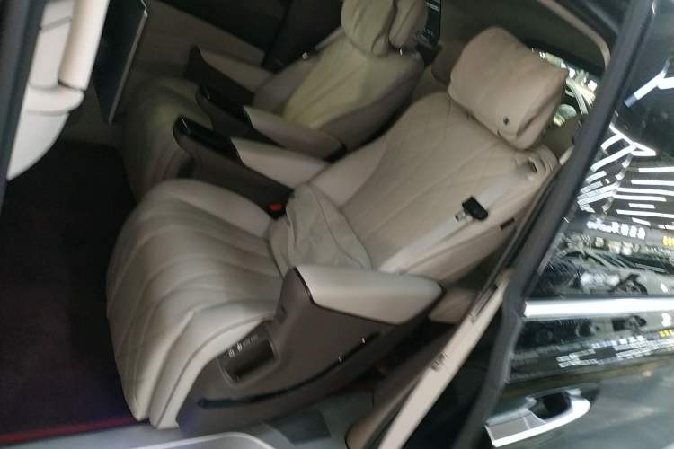 Used Denza D9 2022 EV 600 Four-Wheel Drive Prestige Model Interior 4