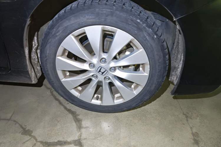 Used Honda Accord 2014 2.4L EXN Luxury Navigation Edition Right Front Wheel Hub