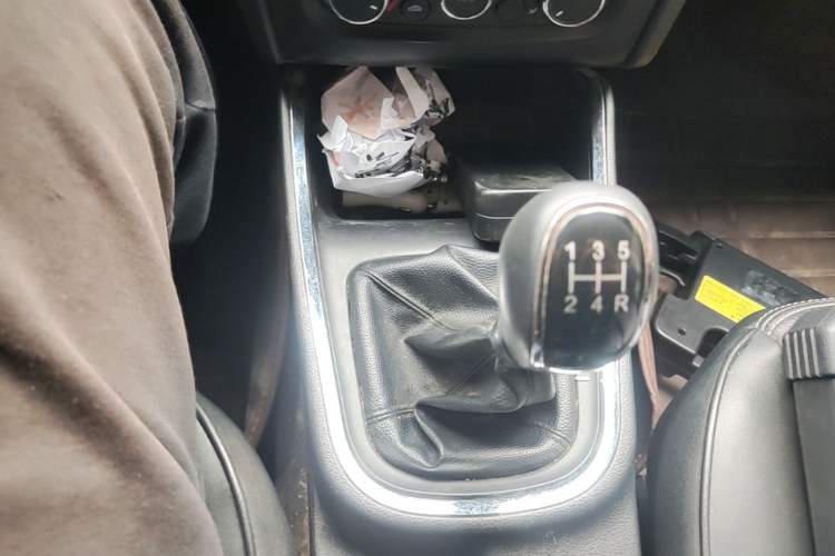 Used Jinbei Gold Hiace 2021 1.5L Passenger Van Travel Lion 6-Seater