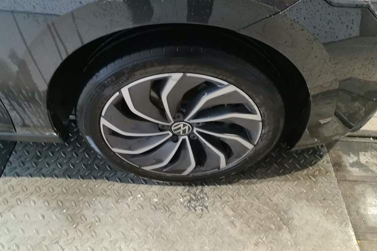 Used Volkswagen Golf 2021 280TSI DSG Pro Right Front Wheel Hub