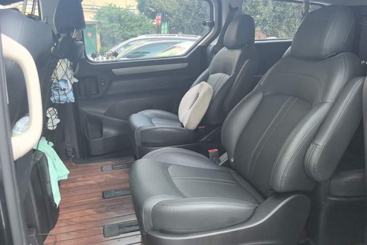 Used SAIC MAXUS G10 2021 2.0T Automatic Elite Edition Diesel 9-Seater