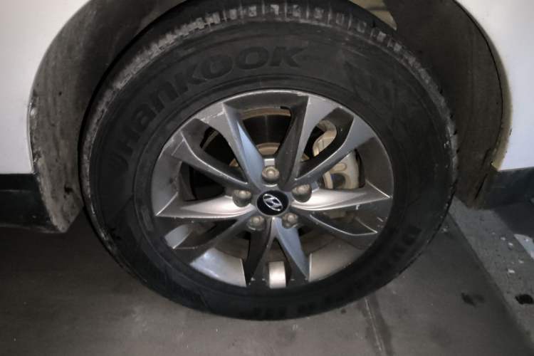 Used Hyundai ix35 2015 2.0L Manual Two-Wheel Drive Comfort Version China IV Standard Right Front Wheel Hub
