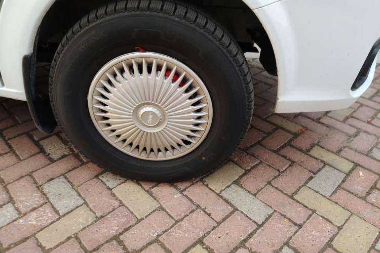 Used JMC Fushun 2023 2.0T Automatic Mid-Range Mid-Roof Commercial Multi-Purpose 6-Seater Passenger Vehicle
