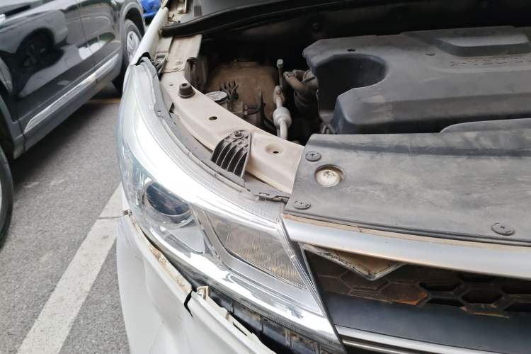 Used Baojun 730 2019 1.5L Manual Fashion Model 7-seater National V Right Front Headlight