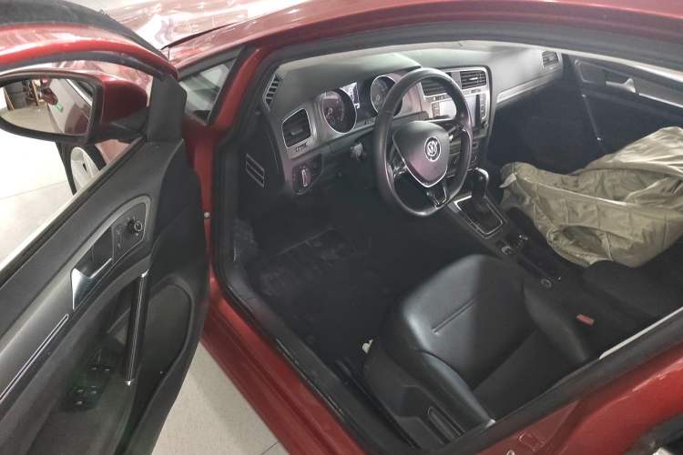 Used Volkswagen Golf 2016 230TSI Automatic Comfort Version Driver Seat