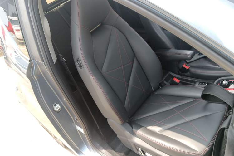 Used Chery QQ Little Ant 2022 Restyled Version Sweet Pink Edition Half-Sugar Version 30.6 kWh 30 kW 301 km Right Front Seat