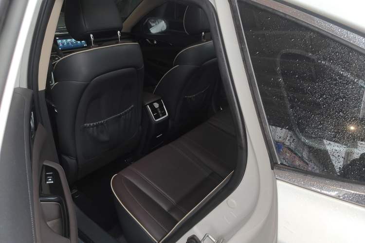 Used CHANGAN Raeton CC 2018 1.5T Automatic Zhiya Model China V Standard
