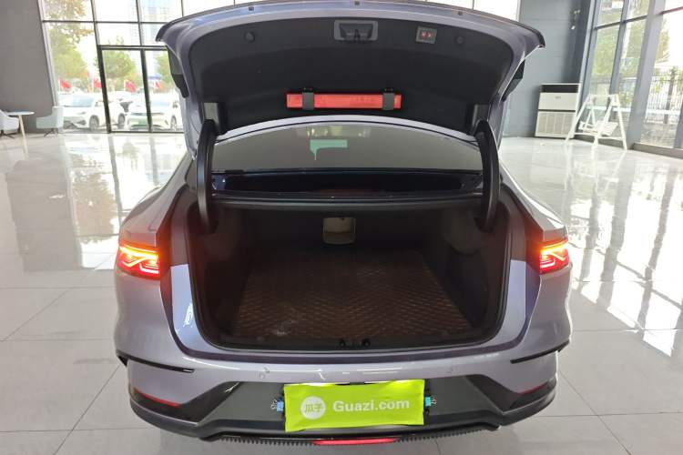 Used BYD Han 2024 EV Glory Edition 610 km All-Wheel Drive "Tian Shen Zhi Jia" Intelligent Driving Model
