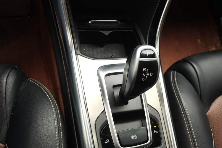 Used BYD Song New Energy 2017 Song DM 1.5TID All-Wheel Drive Prestige Model Gear Lever