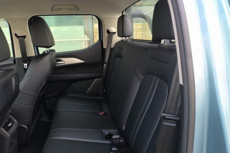 Used Great Wall King Kong Poer 2024 2.0T Automatic 8AT Diesel Two-Wheel-Drive Elite Flatbed Left Rear Seat