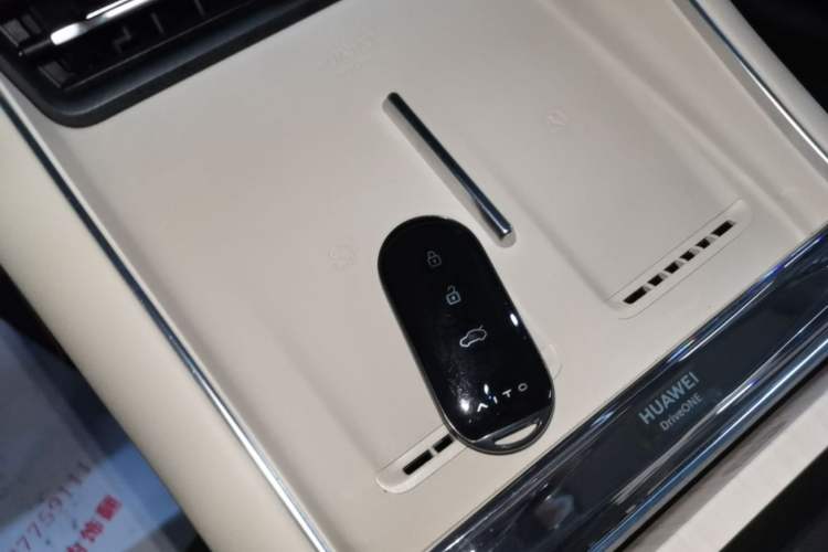 Used Hima AITO M5 2025 Extended-Range Ultra All-Wheel-Drive Version
