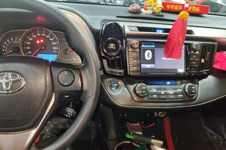 Used Toyota RAV4 2016 2.0L CVT Two-Wheel Drive Fashion Edition China V Standard