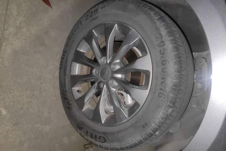 Used Geometry A 2022 Pro 430KM Commuter Edition Right Front Wheel Hub