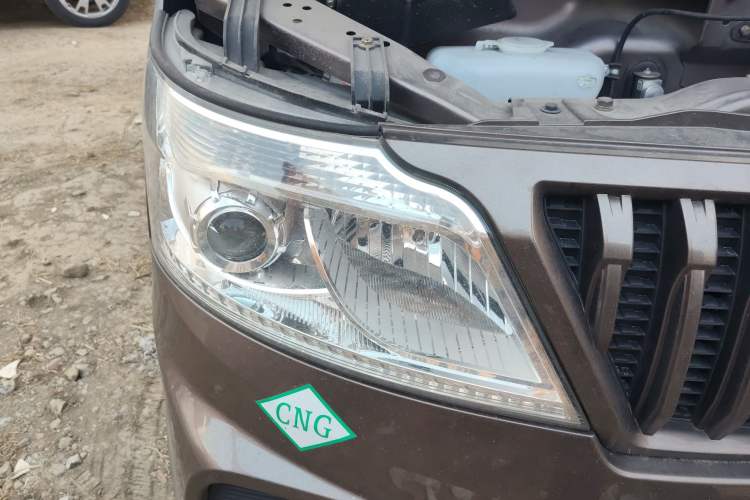 Used CHANGAN KAICHENG Ruixing M60 2023 1.6L CNG Comfort-Grade 6-Seater Passenger Vehicle Right Front Headlight