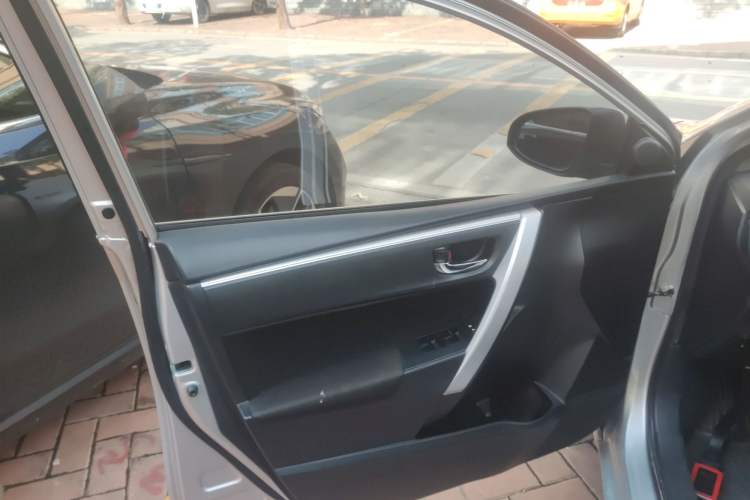 Used Toyota Corolla Hybrid E+ 2019 1.8L E-CVT Leading Edition Interior 4