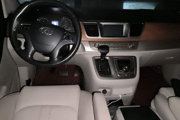 Used SAIC MAXUS G10 2015 2.0T Automatic Anniversary Edition