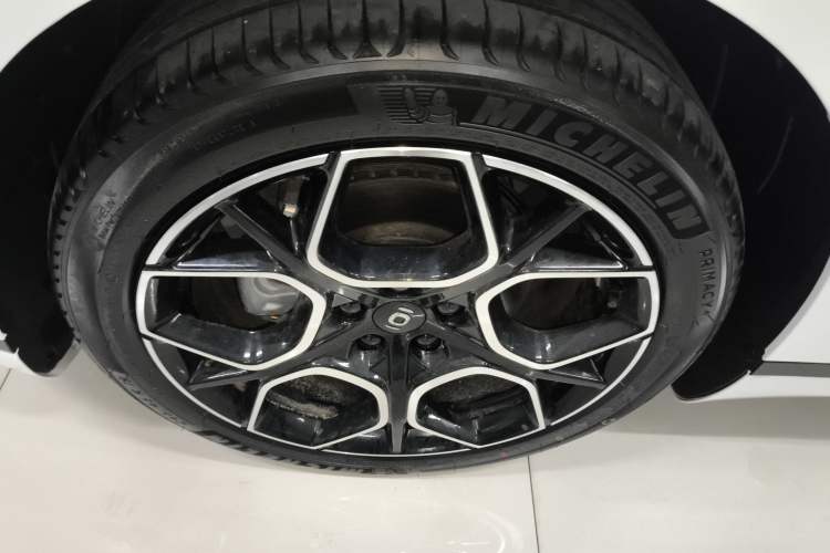 Used CHANGAN NEVO A07 2025 Range-Extended "True Fragrant" Edition 230 Flagship Model Left Front Wheel Hub