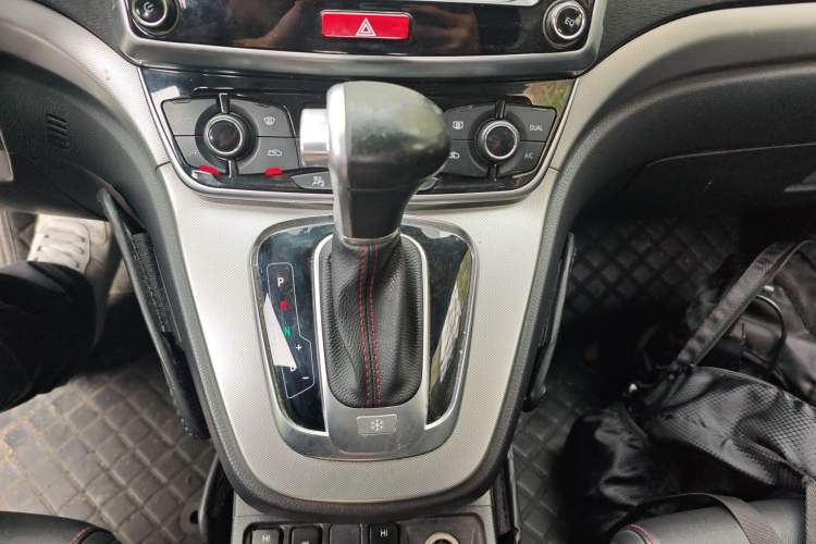 Used Haval H6 2017 Red-Label Sport Edition 1.5T Automatic Two-Wheel Drive Luxury Model Gear Lever