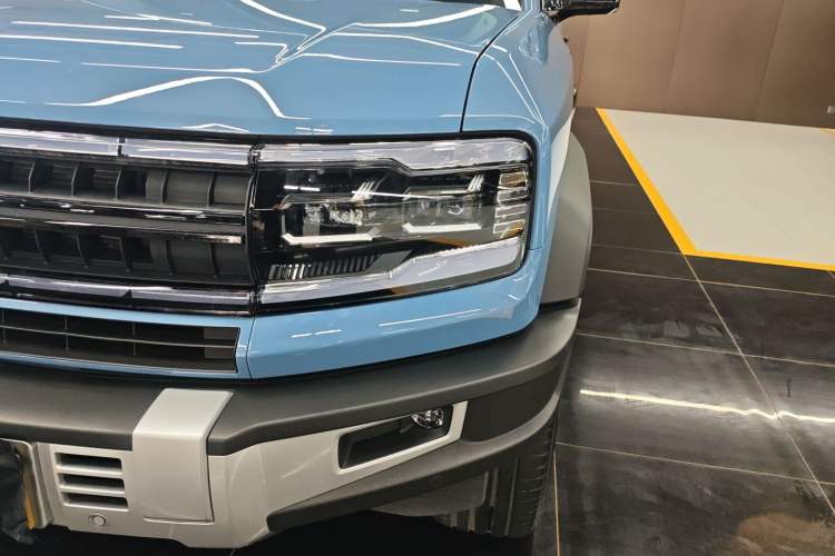 Used Formula Leopard 5 2023 Explore Edition
