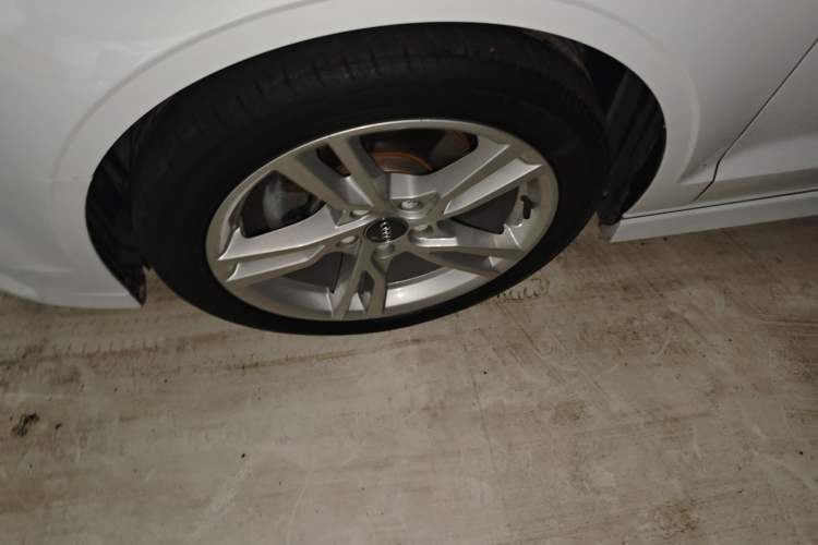 Used Audi A3 2020 Limousine 35 TFSI Fashion Edition China VI Emission Standard Left Front Wheel Hub