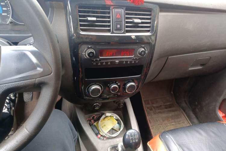 Used Wuling Rongguang V 2016 1.2L Practical Model Non-Power-Assisted
