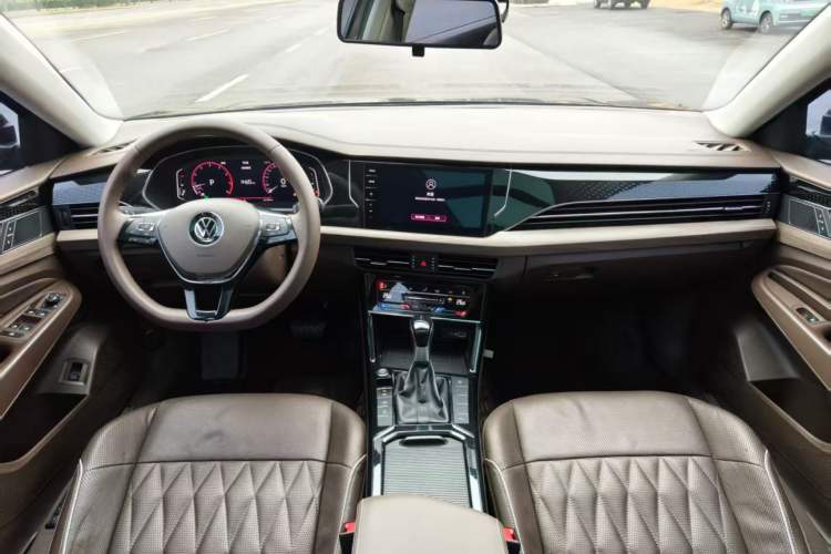 Used Volkswagen Passat 2020 Revised Version 330TSI Luxury Edition China VI Standard