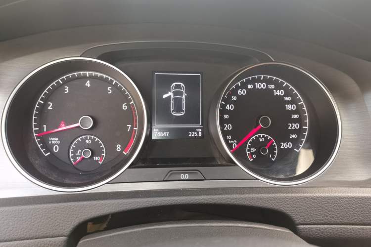 Used Volkswagen Golf 2016 230TSI Automatic Luxury Version Instrument Cluster