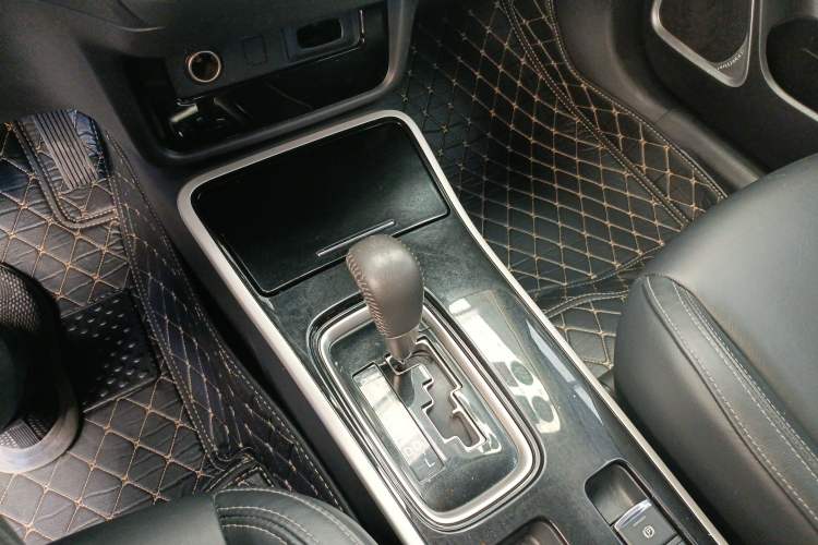 Used Mitsubishi Outlander 2019 2.0L Two-Wheel Drive Comfort Edition 5 Seats China VI Standard