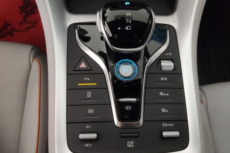 Used BYD Song Pro New Energy 2024 HONOR Edition DM-i 71KM Navigation Model Gear Lever
