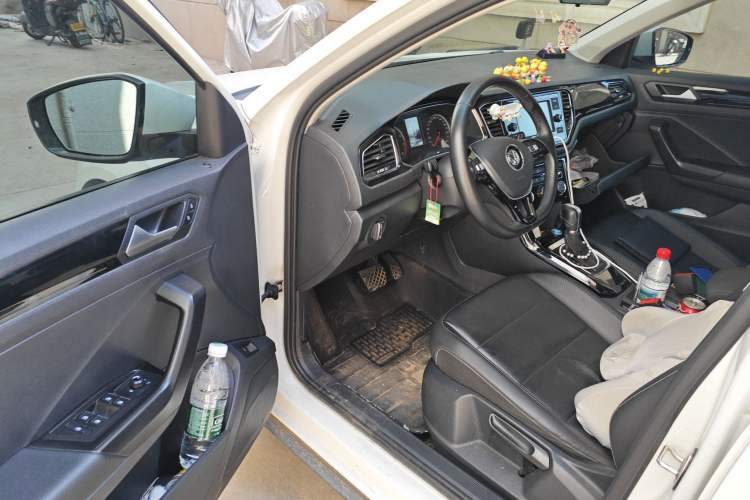 Used Volkswagen T-ROC 2018 280TSI DSG Two-Wheel Drive Comfort Version China VI Standard